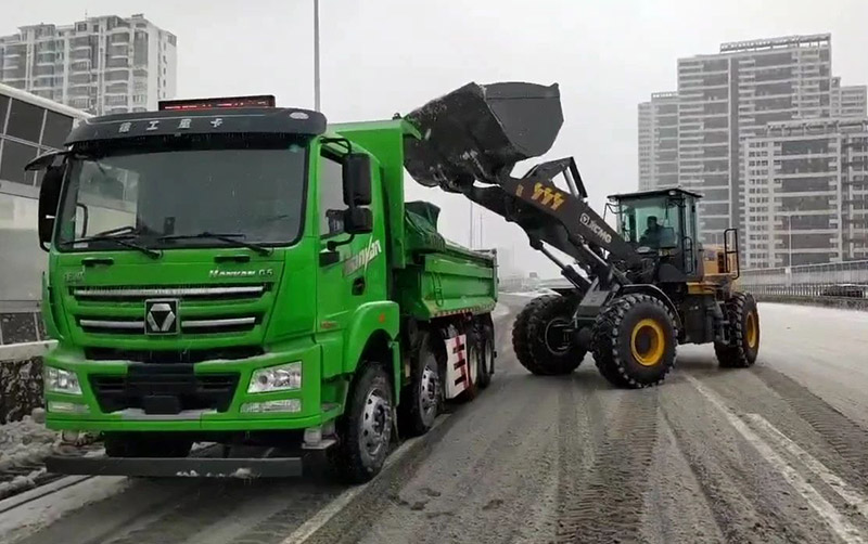 除雪保畅通，华体会官网汽车在行动