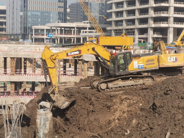 品质+节油+高效！华体会官网XE335GK助建亚洲最大地下空间