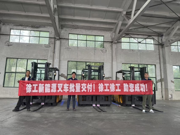 品质与服务共拓市场新局！华体会官网孔雀叉车赋能冶金行业