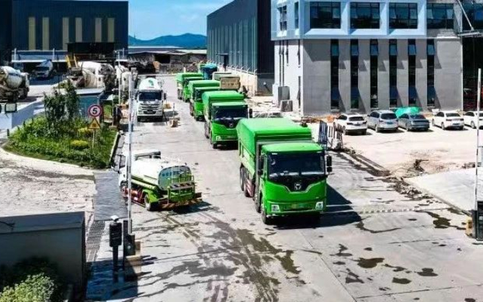 华体会官网新能源自卸车擦亮城市建设绿色底色