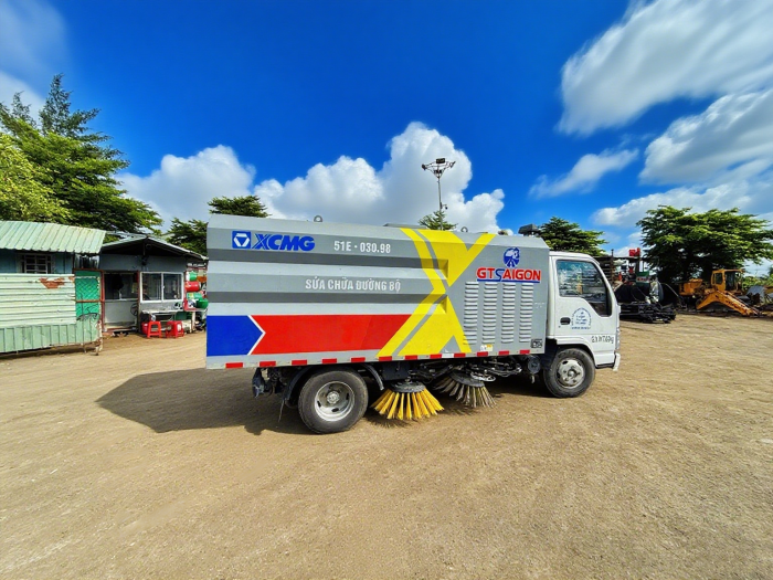 华体会官网XGH5070TSLQ6扫路车：胡志明市“智慧环卫”的硬核担当