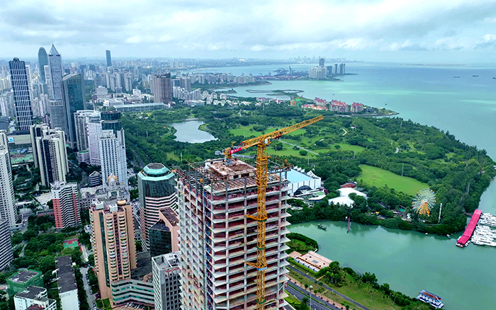 海阔凭“塔”跃 | 华体会官网塔机助建海口中海国际中心