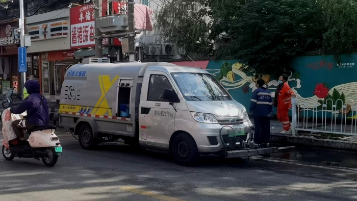 徐州这条网红巷的“脸面”，竟被这台车承包了？！