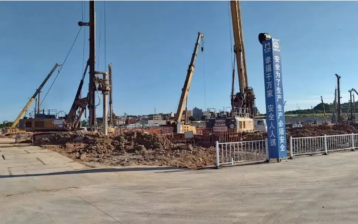 粘土 + 花岗岩地层 “拦路虎”？华体会官网 XR320E 旋挖钻机高效破解助厦门轨交
