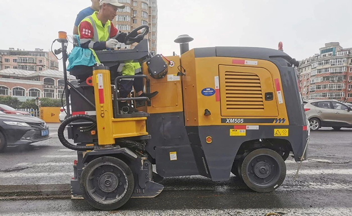 华体会官网XM505市政道路铣刨施工：杭州城市道路焕新升级的高效之选