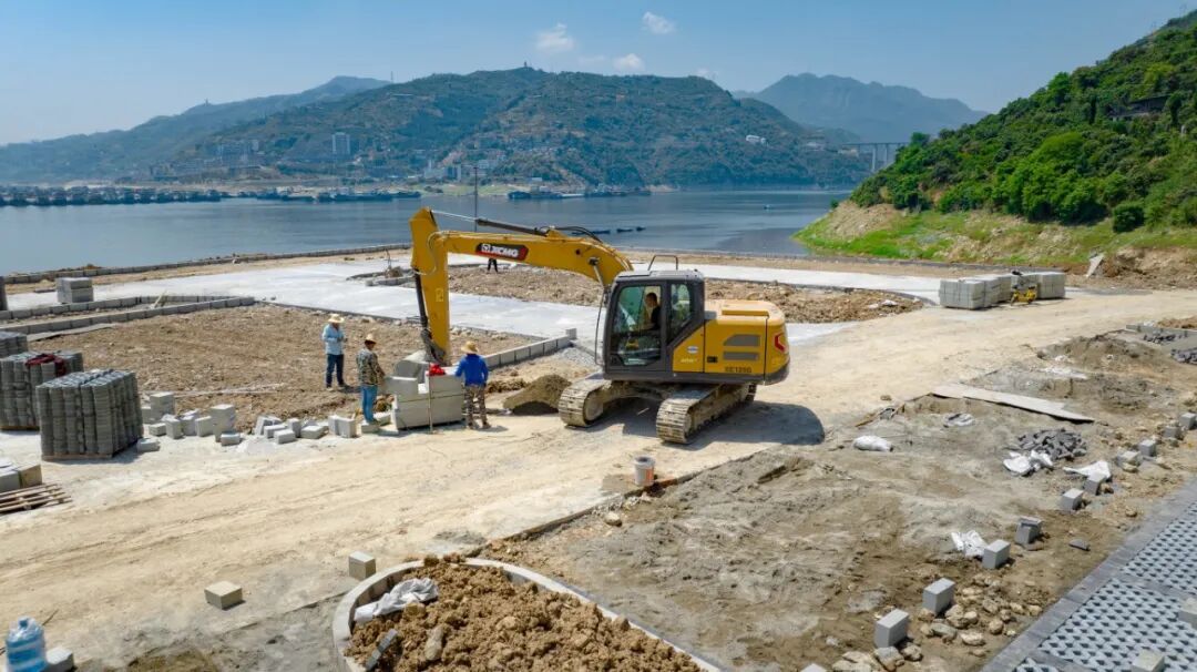 华体会官网XE135G挖掘机助力夔门旅游码头建设，以高效节能赢得客户信赖
