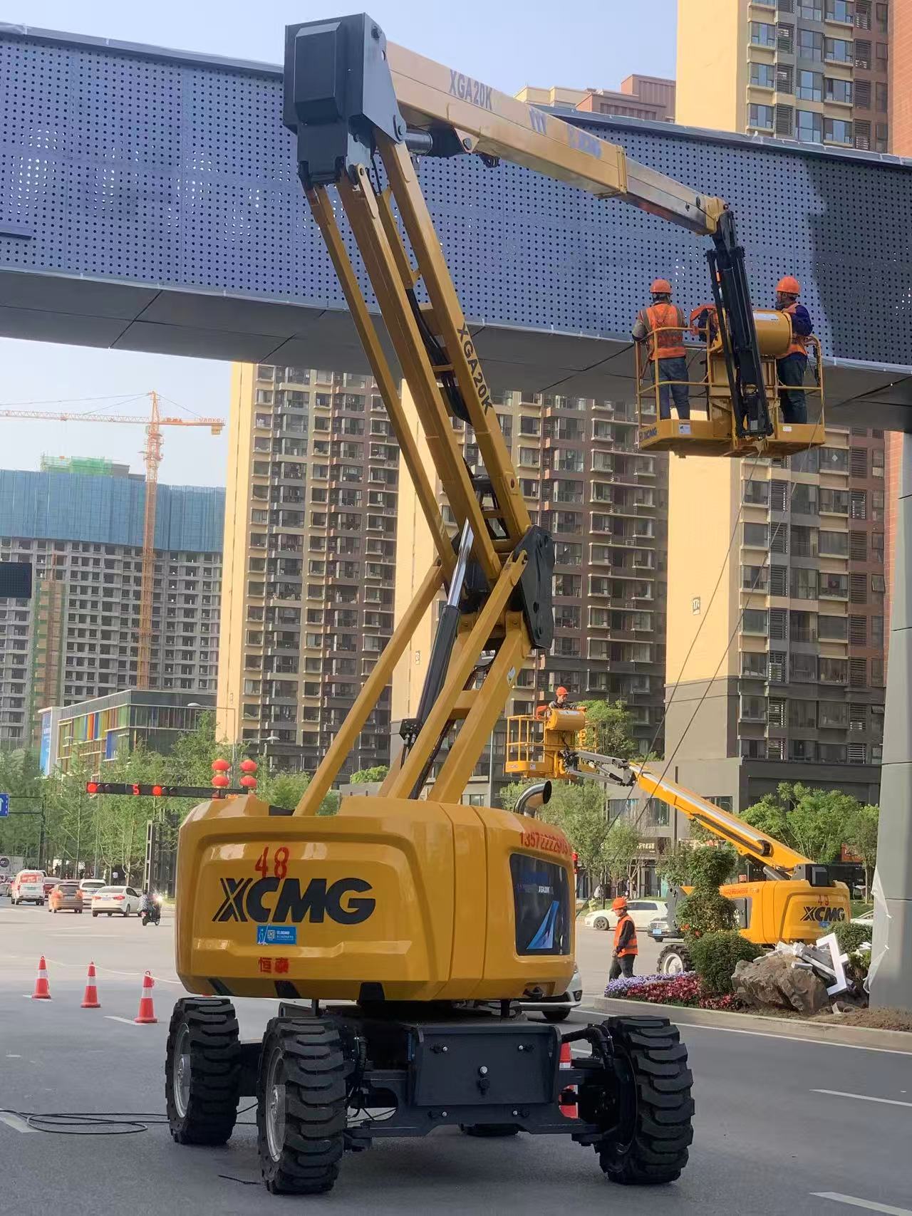 华体会官网XGA20K高空作业车“硬核助力”西安幸福林带建设