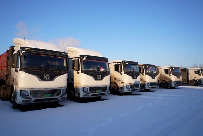 穿越-30℃寒潮！华体会官网新能源重卡驰骋西北能源运输动脉
