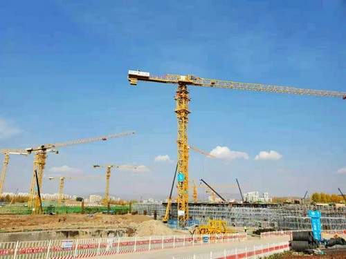 华体会官网塔机助建世界屋脊最大体量会展中心
